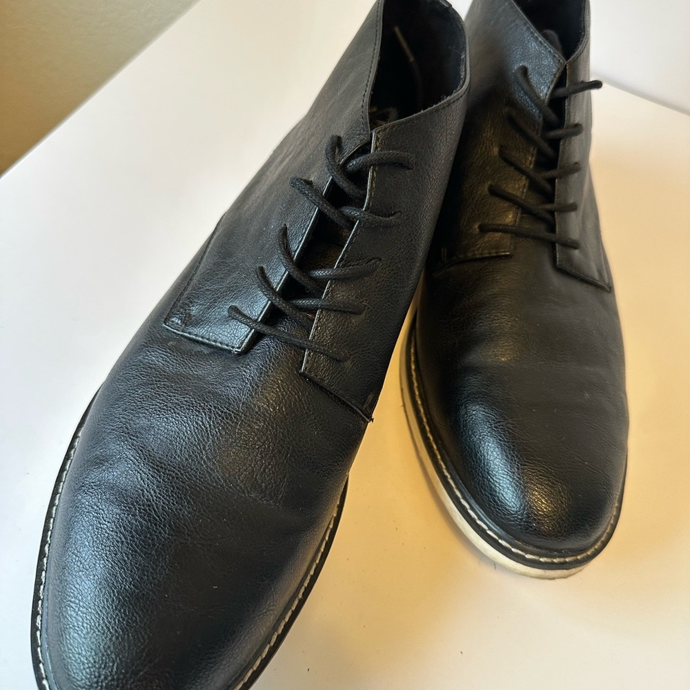 Unlisted by Kenneth Cole black leather Men's Chukka boots